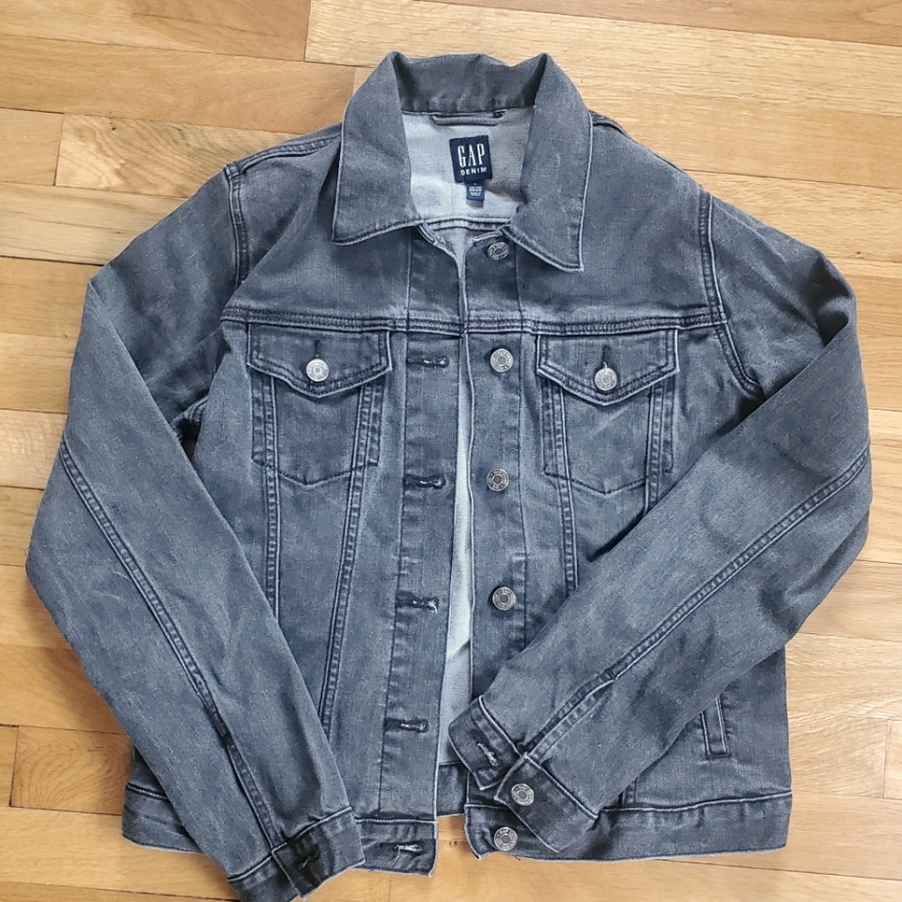 GAP washed black classic denim jacket